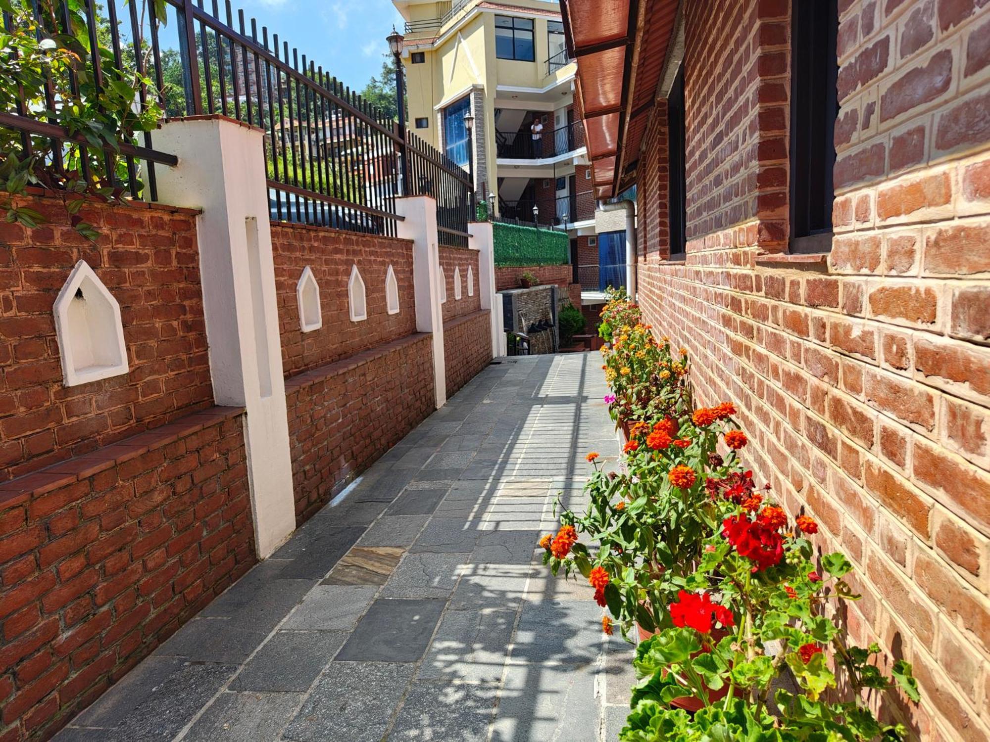 Hotel Himalayan Villa Нагаркот Екстериор снимка